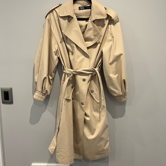 Zara trench coat. Balloon sleeves. Oversized. Size small. Fall fashion - Picture 2 of 5